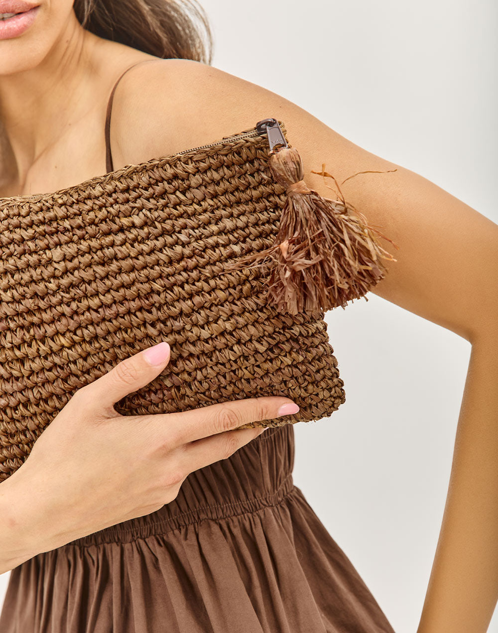 תיק יד קלאץ חום RAFFIA