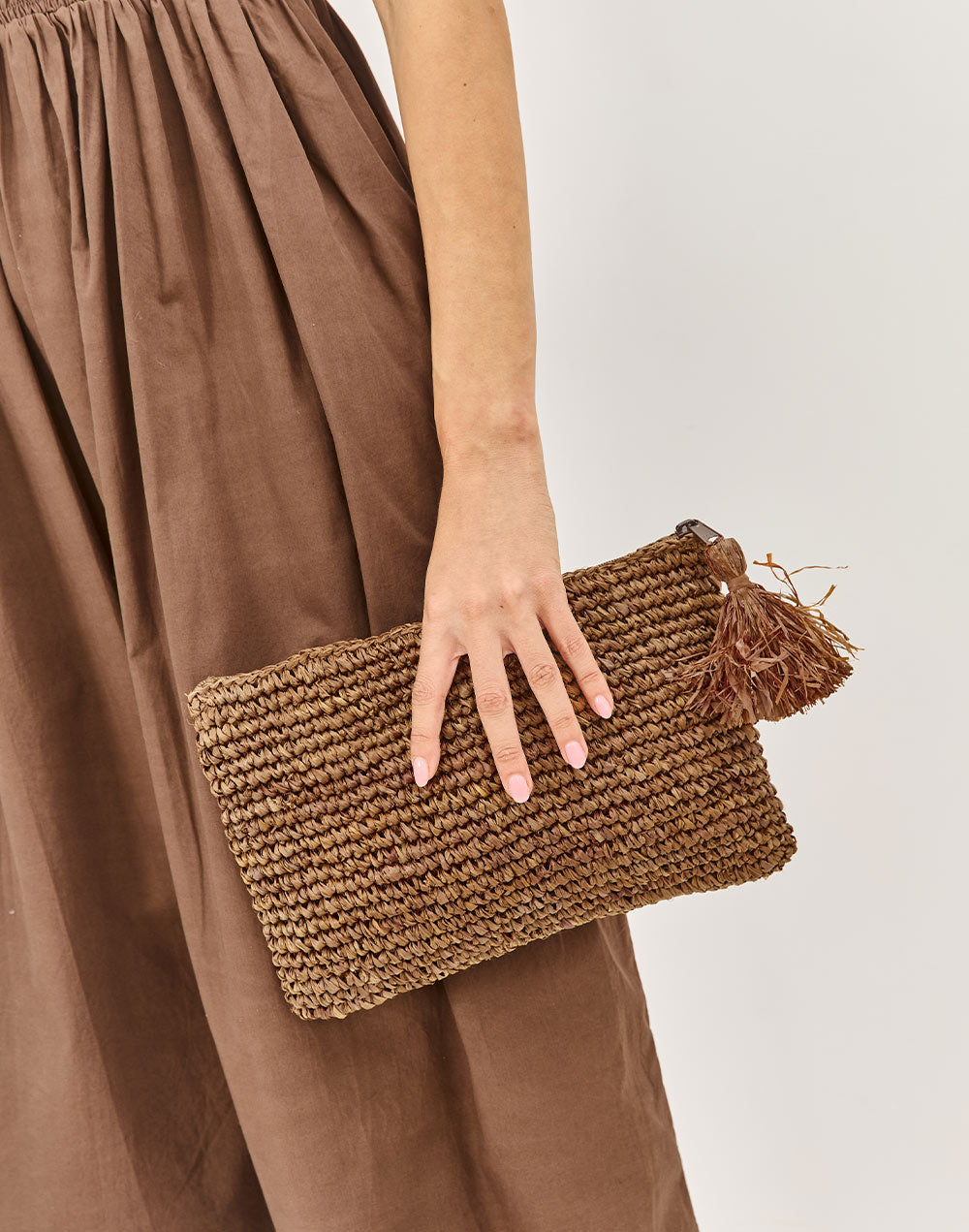 תיק יד קלאץ חום RAFFIA