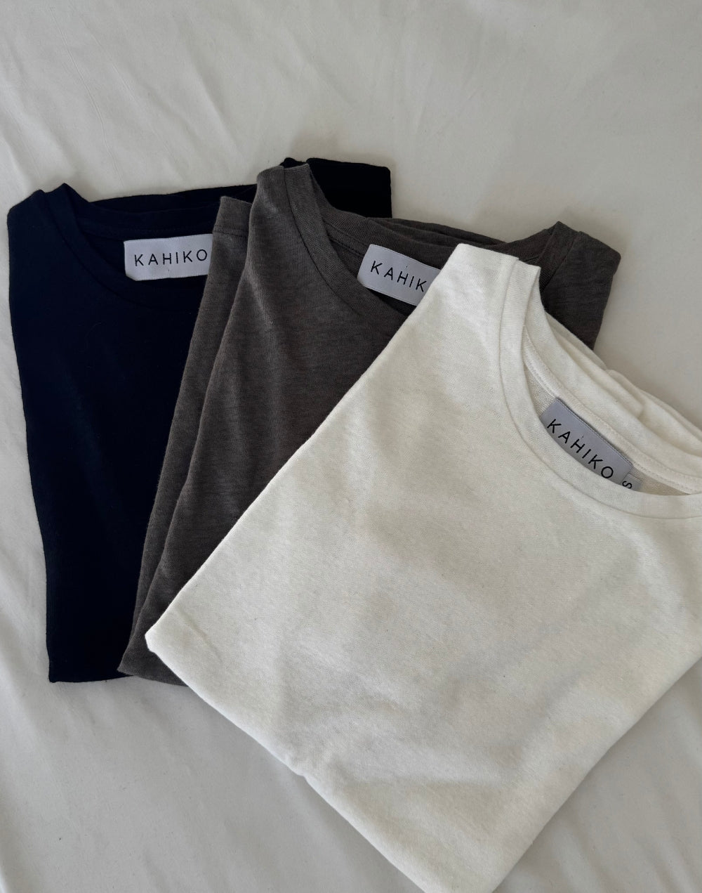 טישירט פשתן שחורה