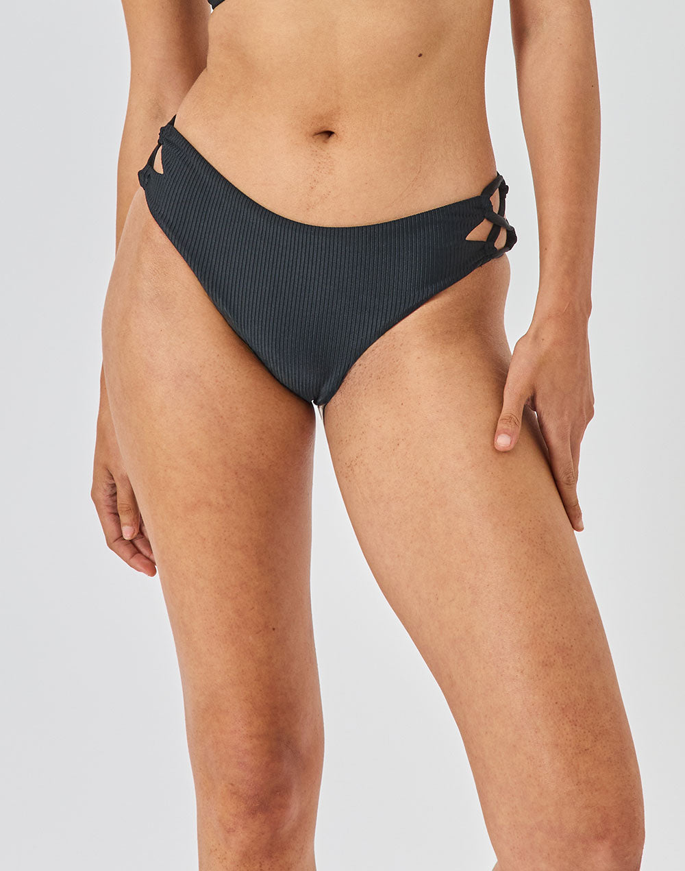 תחתון ביקיני שחור CAPRI