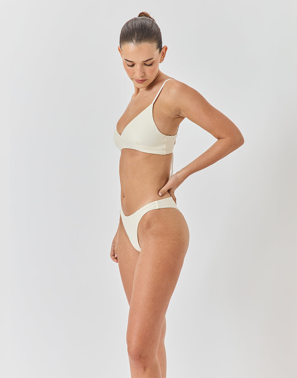 טופ ביקיני משולשים לבן שנהב BALI