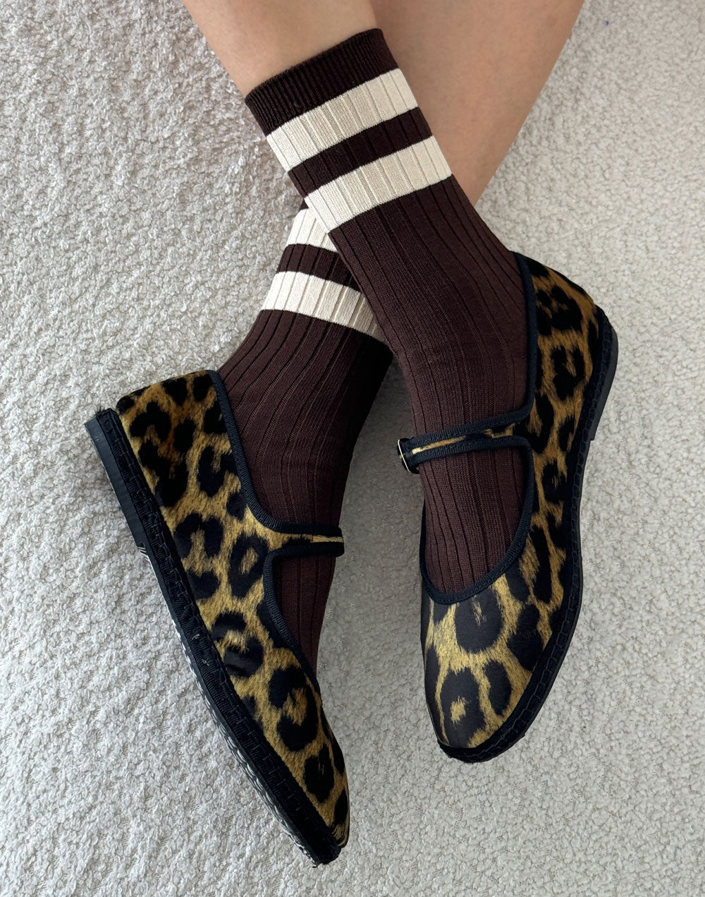 גרבי כותנה חום פס קרם HER