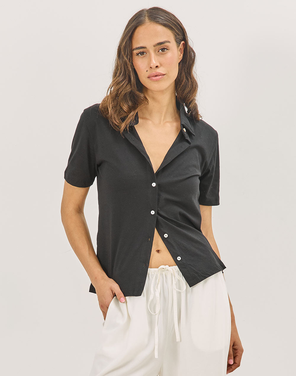 חולצה מכופתרת שחורה CEYLON