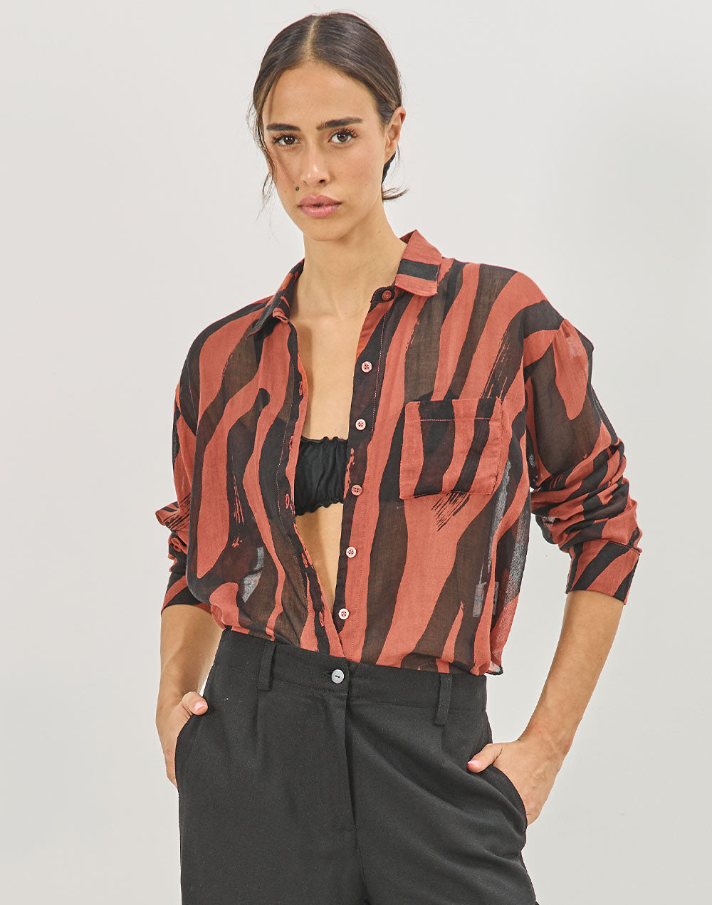 חולצת מכופתרת הדפס לבה PERU