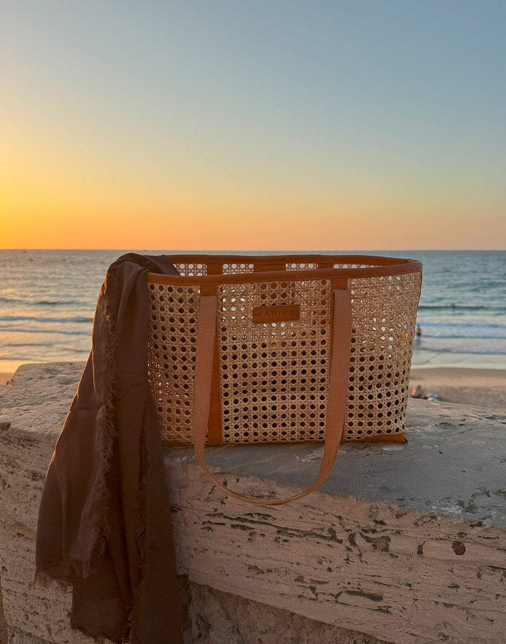 תיק מיני ראטן משולב עור כאמל ROYAL