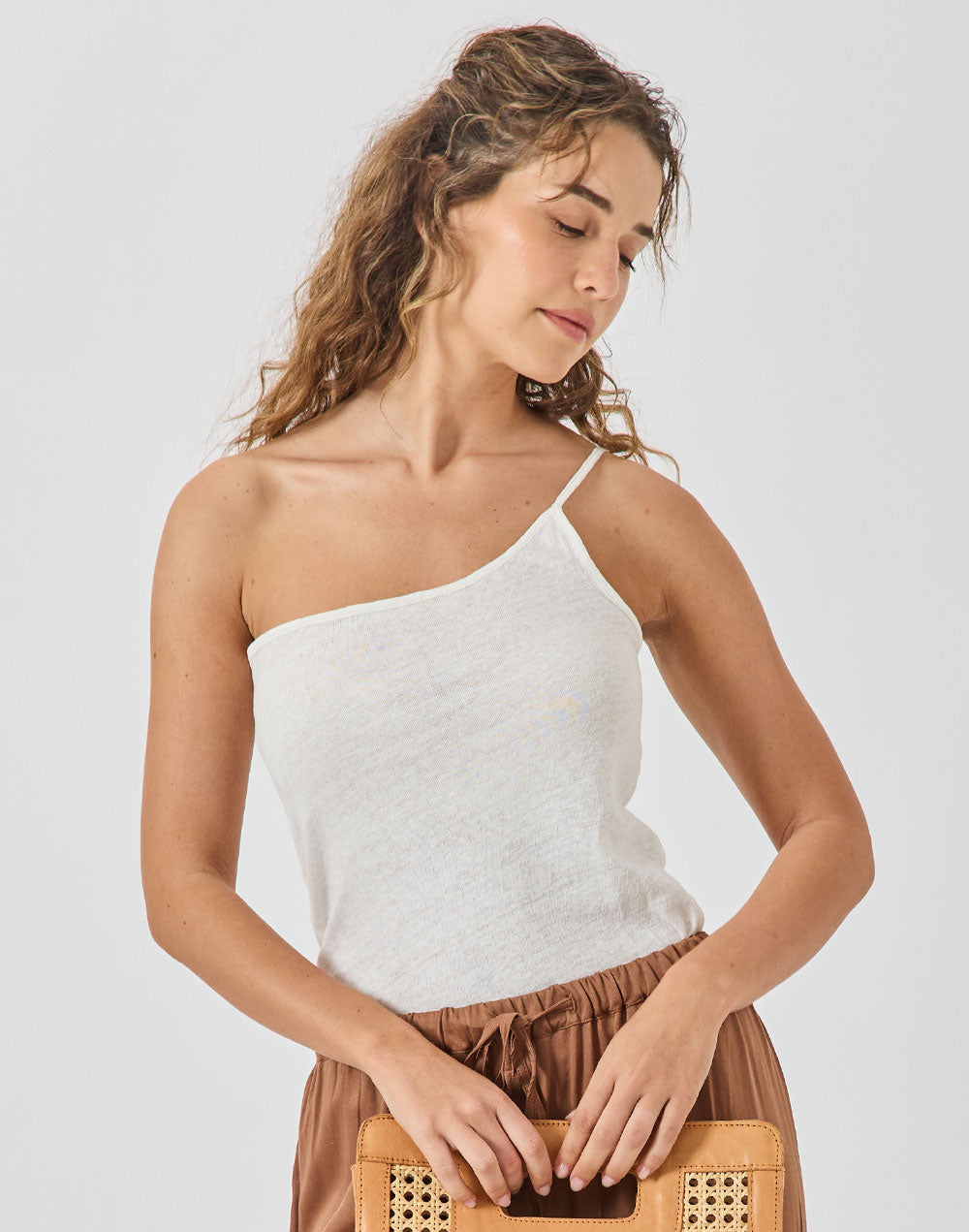 ONE SHOULDER גופיה מפשתן לבן שנהב