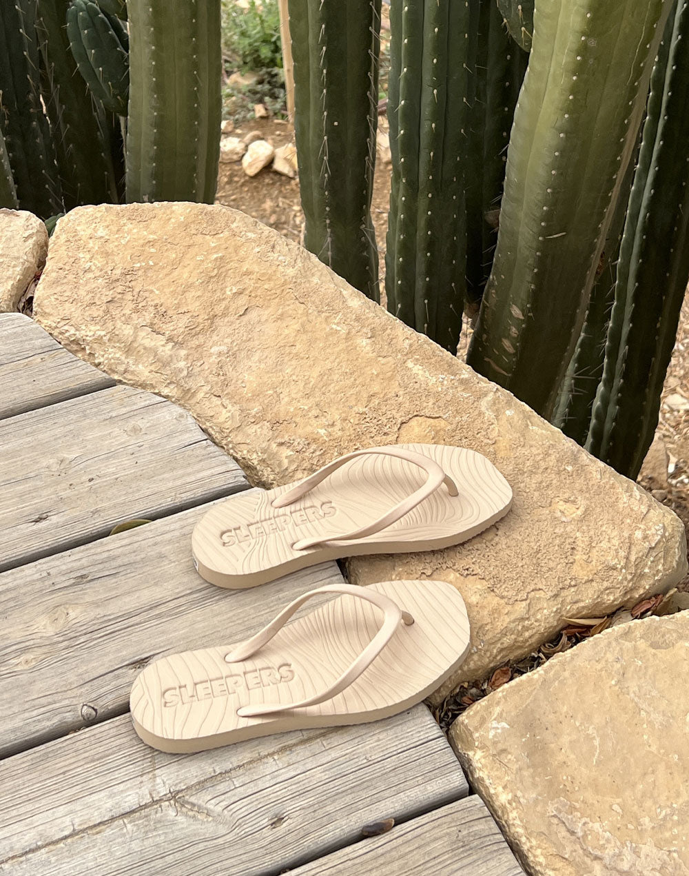 כפכפי אצבע במראה אלגנטי בז' TAPERED