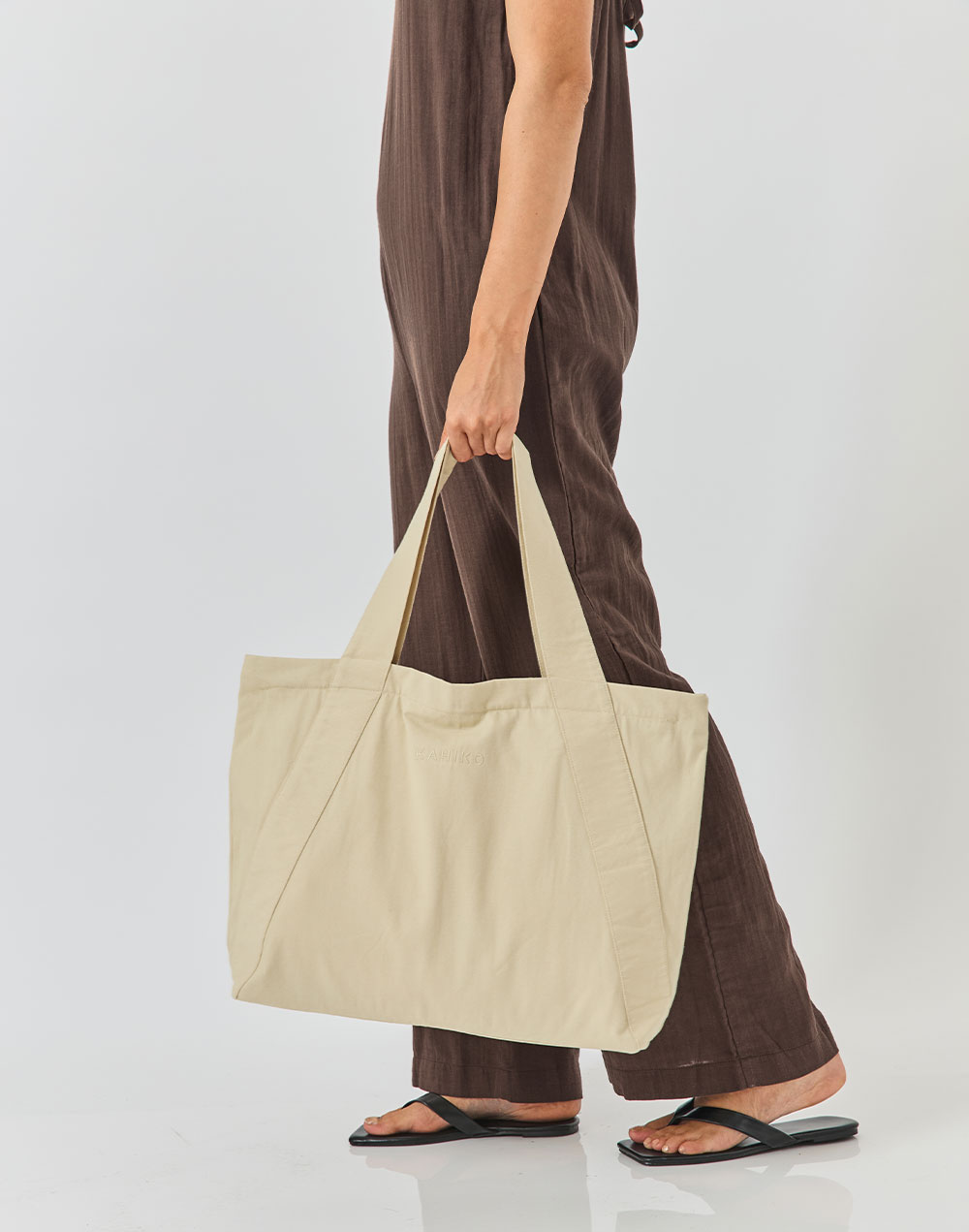 תיק צד חול TOTE