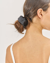 סקראנצ'י גומיה לשיער שחור