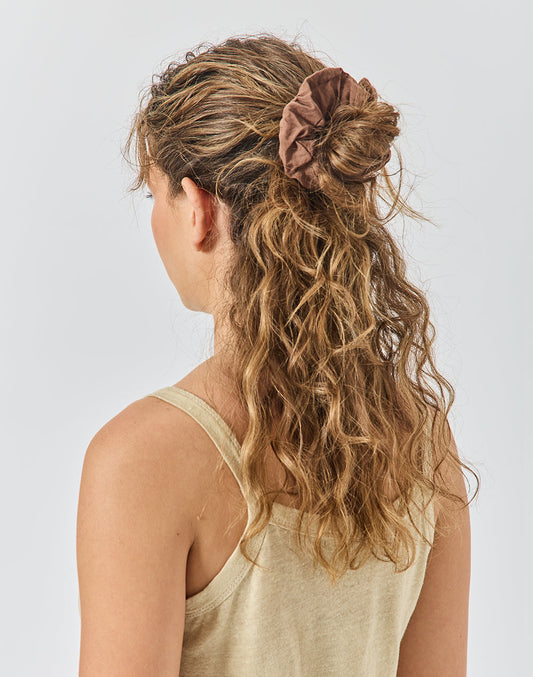 סקראנצ'י גומיה לשיער פשתן חום קפה