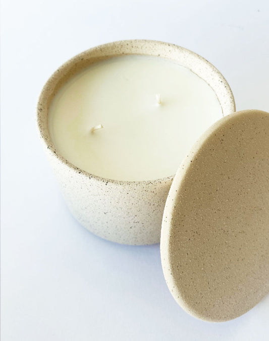 נר ריחני בכלי קרמיקה גדול בניחוח EBOONY WOOD