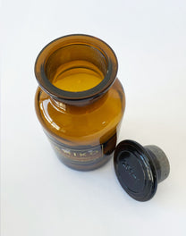 נר ריחני בבקבוק זכוכית בניחוח EBOONY WOODS