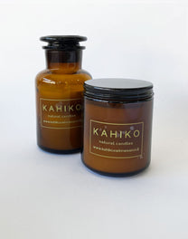 נר ריחני בבקבוק זכוכית בניחוח EBOONY WOODS