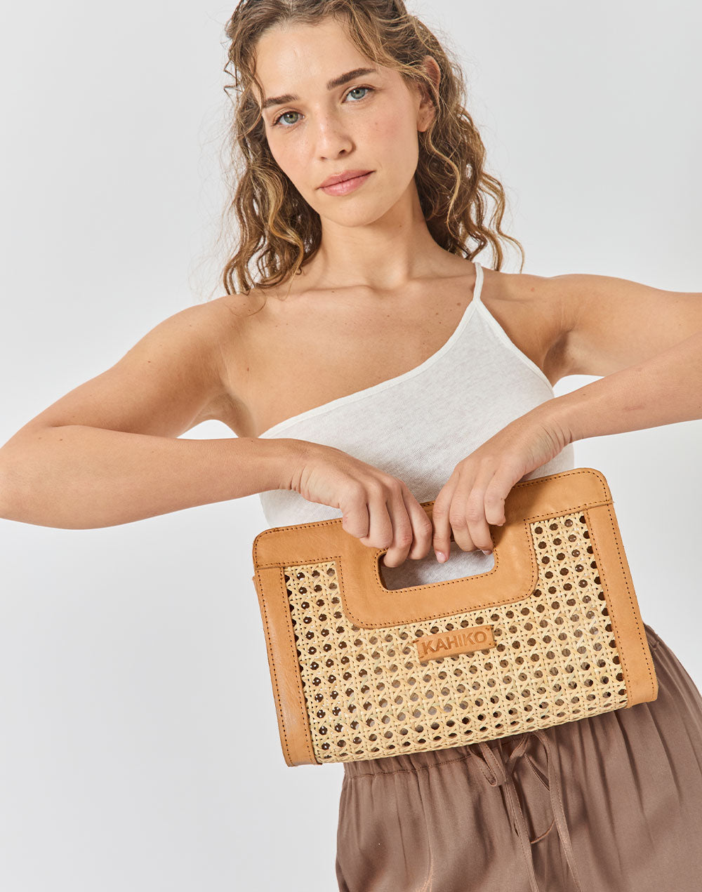 ראטן משולב עור קאמל Clutch