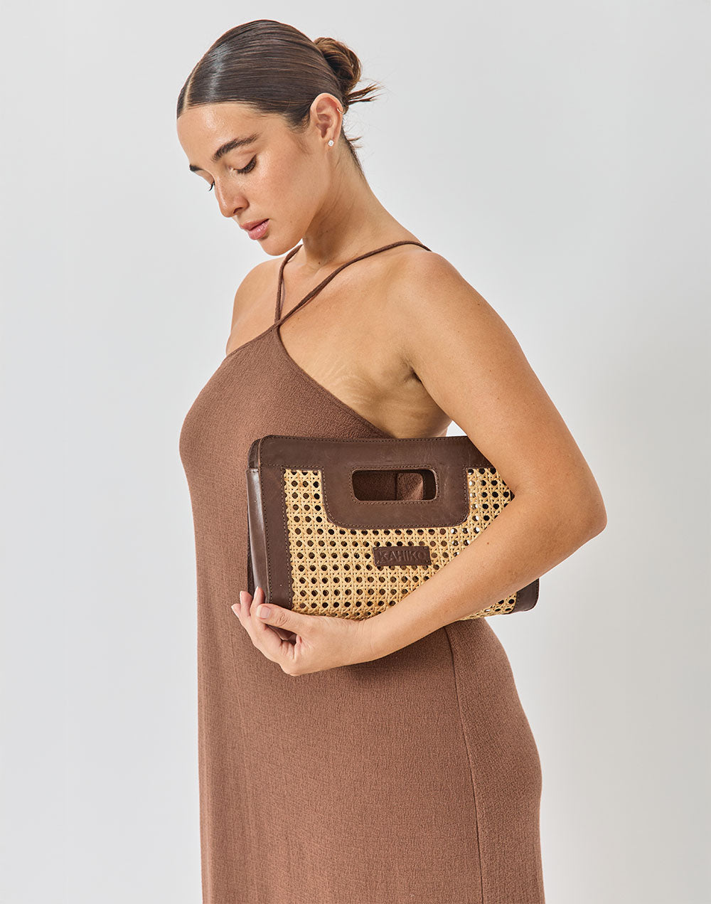 תיק ראטן משולב עור חום Clutch