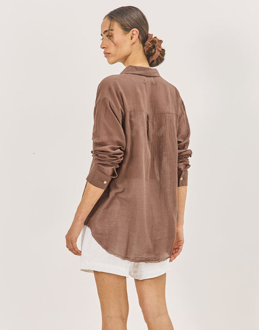 חולצה מכופתרת חום קפוצ'ינו AFRICA