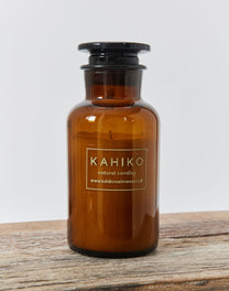 נר ריחני בבקבוק זכוכית בניחוח EBOONY WOODS