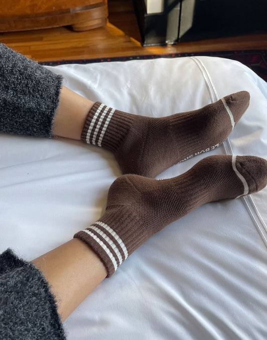 גרבי כותנה ספורטיביות חומות GIRLFRIEND