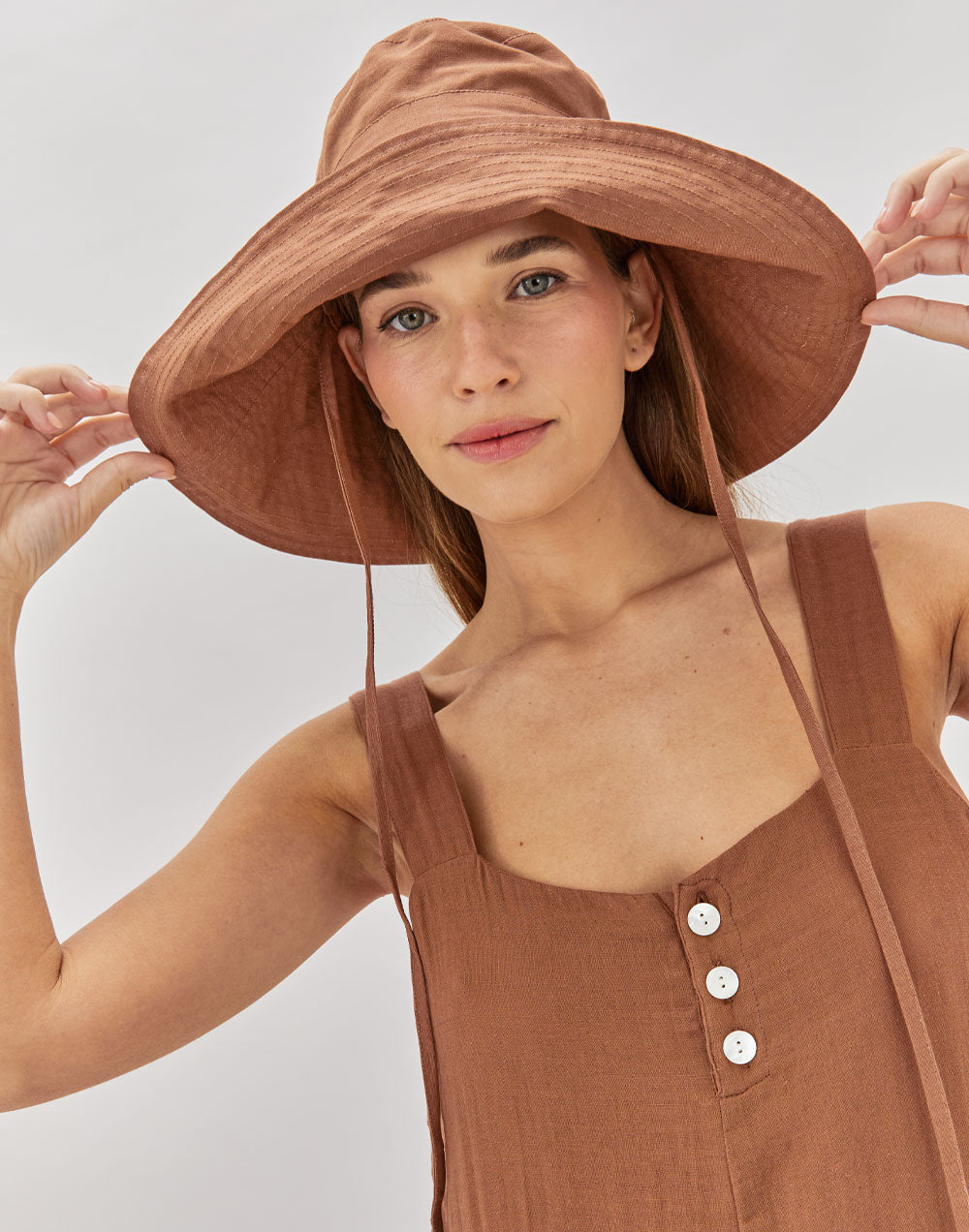 כובע כותנה רחב שוליים חום שוקולד SUN