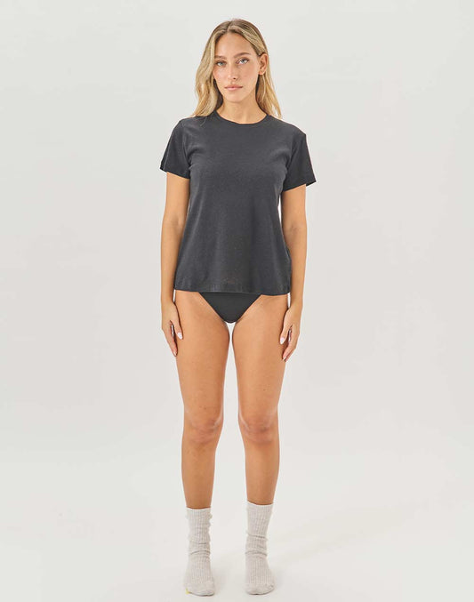 טישירט פשתן שחורה